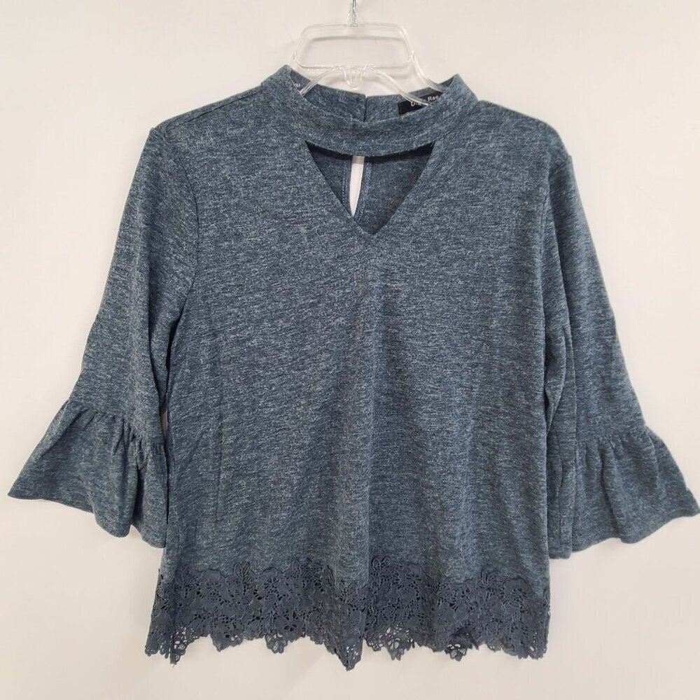 166. Doe & Rae NWT Women's Long Sleeve V Neckline Pullover Top Blue Lace Detail
